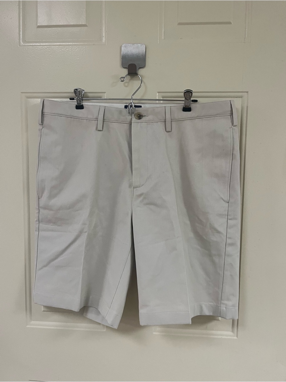 Men's Classic Flat-Front Shorts in Light Gray